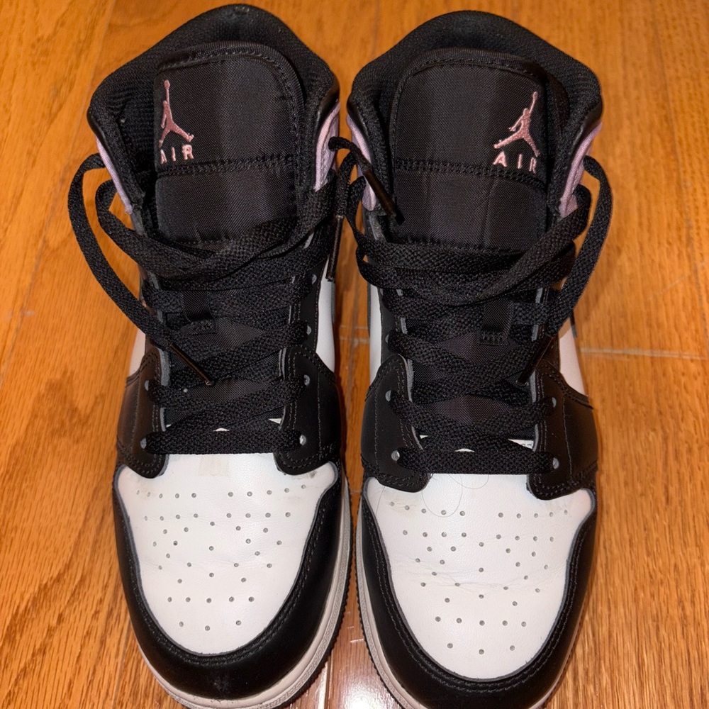 Jordan 1 mid SE